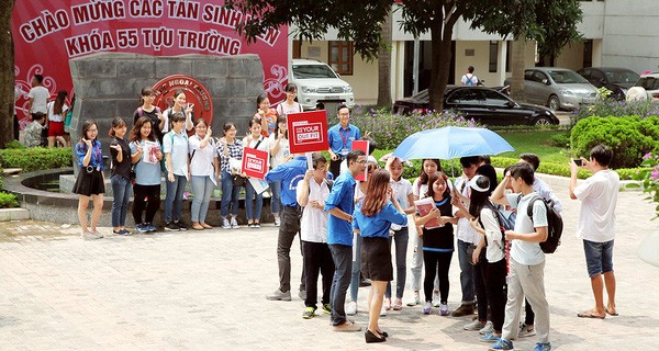 Đủ điểm vào Kinh tế, Ngoại thương có nên đăng ký học ngành