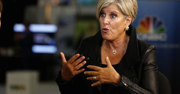 “Phù thủy tài chính” Suze Orman chỉ ra sai lầm về tiền bạc mà 100% chúng ta đều mắc phải