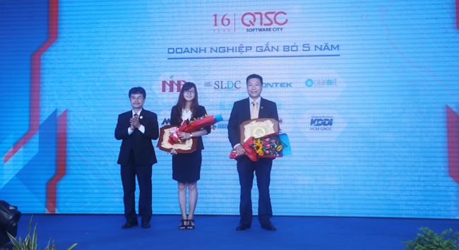 MISA vinh dự nhận giải thưởng THE TOP ENTERPRISES OF THE YEAR 2016