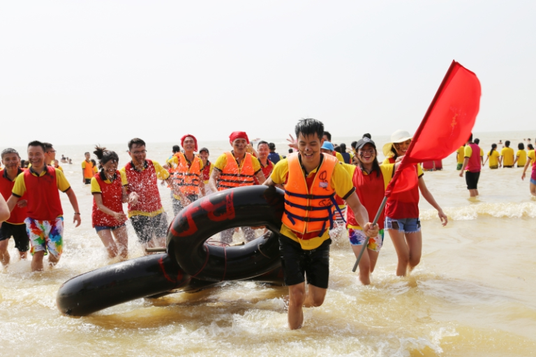 Văn phòng MISA Hà Nội mang làn gió mới trở về sau chuyến nghỉ mát tại bãi biển Hải Tiến