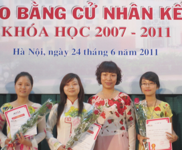 MISA Hà Nội tổ chức trao học bổng cho các sinh viên tại ĐH Kinh doanh và Công nghệ