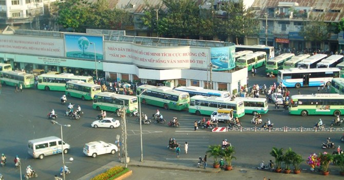 Quảng cáo trên xe buýt, “mỏ vàng” đáng giá hàng trăm tỷ mỗi năm