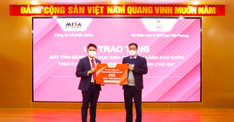 MISA trao tặng 455 máy tính bảng cho học sinh khó khăn tại Hải Phòng